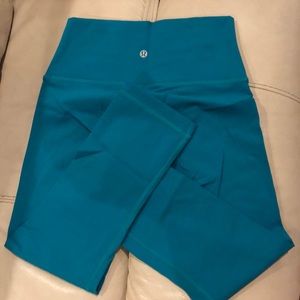 LuluLemon Wunder Under Crop Tights